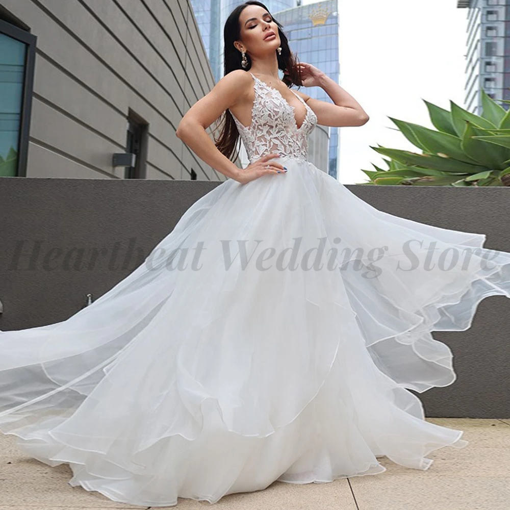 Vintage Multi-Layered Wedding Dresses Tulle Brides A-Line with Court Train Applique V-Neck Ruffles Spaghetti Straps Backless
Vintage Multi-Layered Wedding Dresses Tulle Brides A-Line with Court Train Applique V-Neck Ruffles Spaghetti Straps Backless