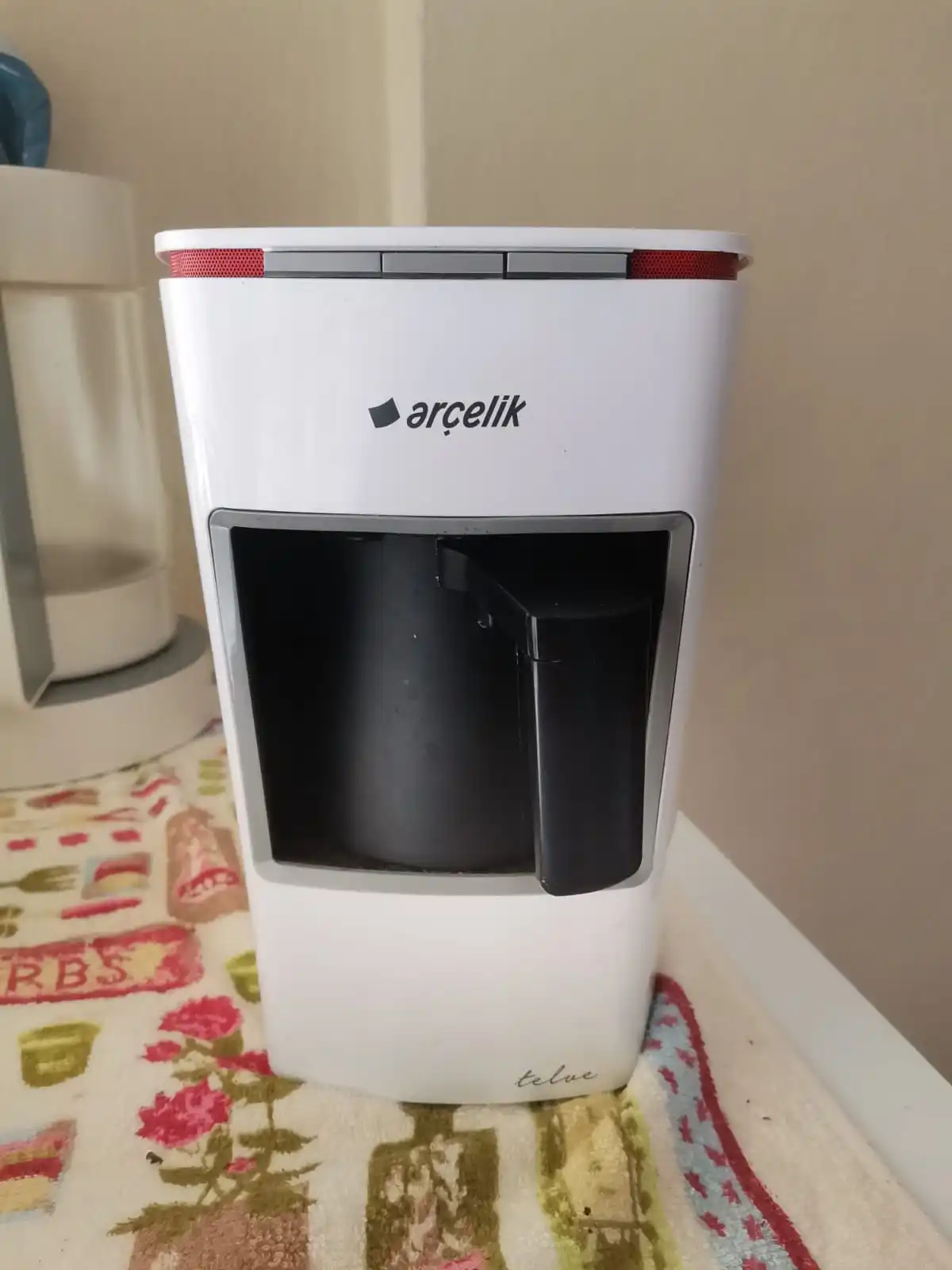 Arcelik, Turkish coffee machine, K3400 Mini Coffee Grounds, Water tank Anti-shedding, patented Cooksense technology, one click control
Arcelik, Turkish coffee machine, K3400 Mini Coffee Grounds, Water tank Anti-shedding, patented Cooksense technology, one click control