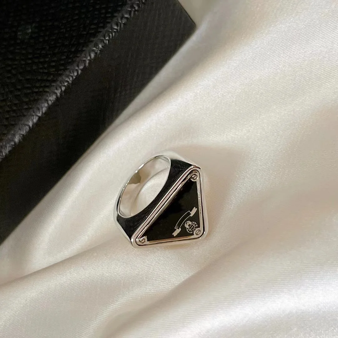 Hot Sale Classic Black Triangle Close Ring High Quality Letter Ring Men Women Luxury Design Jewelry Accessories Christmas Gifts
Hot Sale Classic Black Triangle Close Ring High Quality Letter Ring Men Women Luxury Design Jewelry Accessories Christmas Gifts