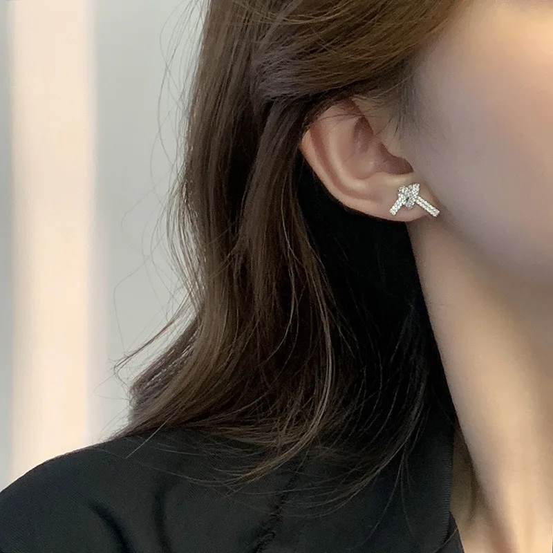 Zircon Twist Tie Earrings For Women Gold Plated Zirconia Stud Earring Korean Fashion Wedding Sweet 2022 Jewelry Accessories Gift
Zircon Twist Tie Earrings For Women Gold Plated Zirconia Stud Earring Korean Fashion Wedding Sweet 2022 Jewelry Accessories Gift