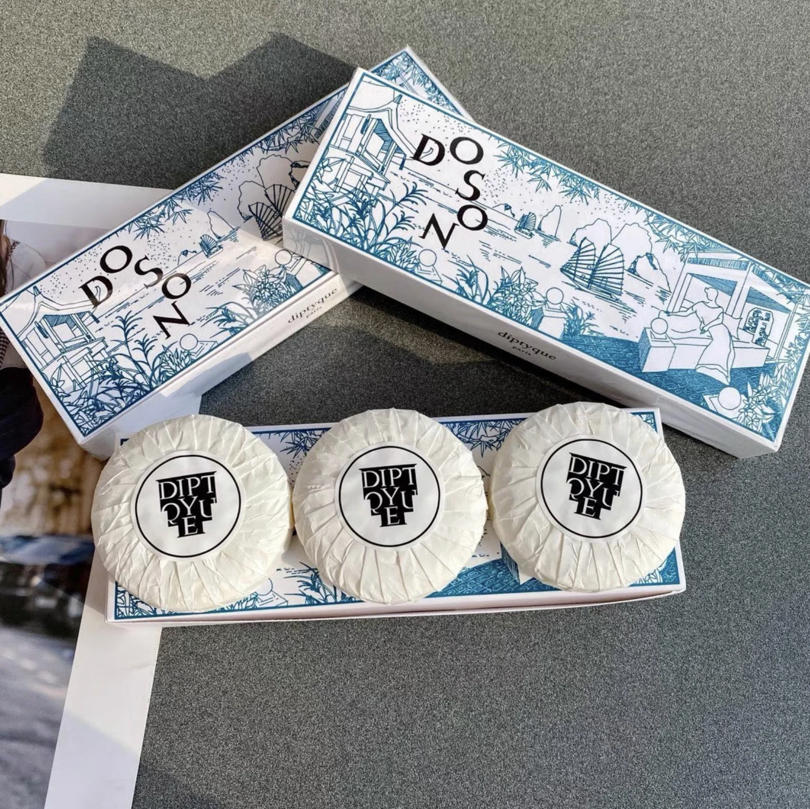 Diptyque Limited Edition Do Son Perfumed Soap Set 3 x 1.7 oz Tuberose Orange Blossom Jasmine Bath Shower Accessories
Diptyque Limited Edition Do Son Perfumed Soap Set 3 x 1.7 oz Tuberose Orange Blossom Jasmine Bath Shower Accessories
