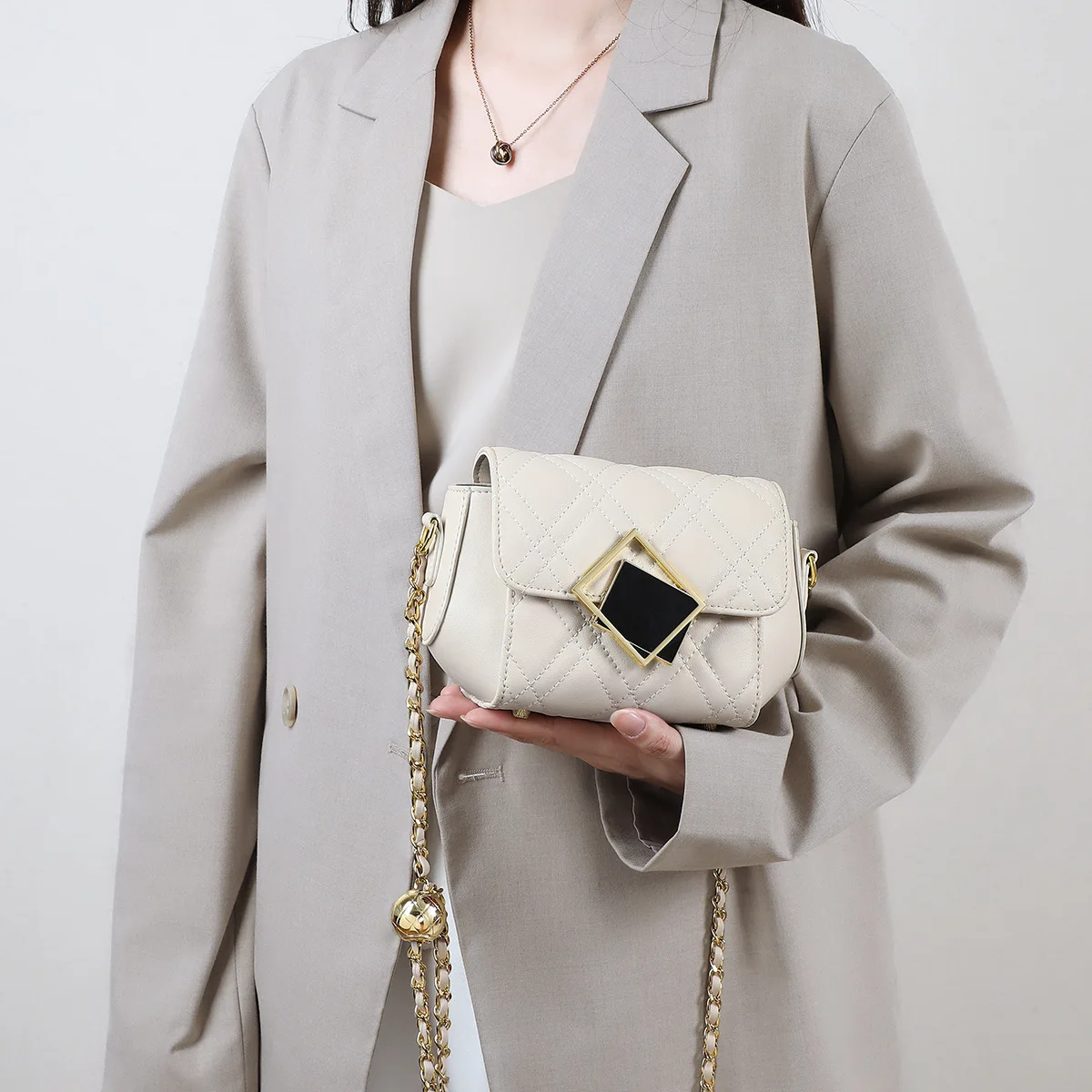 Paparazzi elegant women shoulder bags for female ladies Genuine Leather diamond crystal Crossbody bags fashion girls bags
Paparazzi elegant women shoulder bags for female ladies Genuine Leather diamond crystal Crossbody bags fashion girls bags