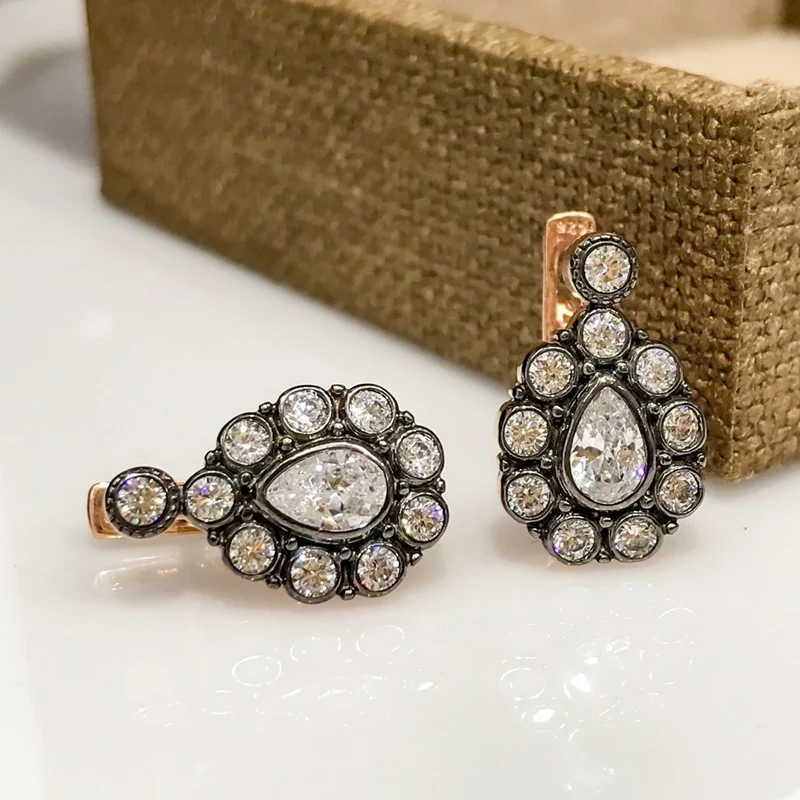 English Art Original Drop Model Vintage Zircon Stone 925 Real Silver Top Quality Very Stylish Earring for Women
English Art Original Drop Model Vintage Zircon Stone 925 Real Silver Top Quality Very Stylish Earring for Women