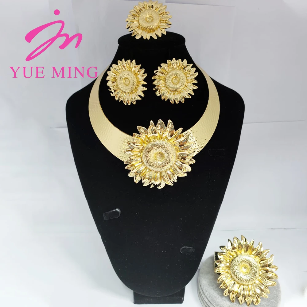 Ladies Necklace Dubai 18K Gold Color Jewelry Set for Women Copper Fashion Flower Earrings Ring Bracelet Wedding Party Gifts
Ladies Necklace Dubai 18K Gold Color Jewelry Set for Women Copper Fashion Flower Earrings Ring Bracelet Wedding Party Gifts