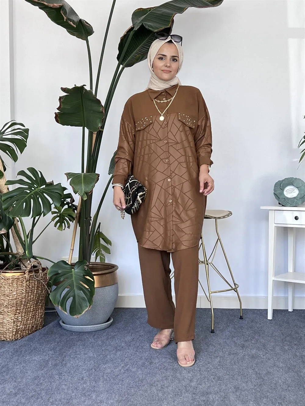 Women tunic shirt suit stone detail and bright print stylish hijab suit women's stylish and elegant fashion Muslim suit elegant
Women tunic shirt suit stone detail and bright print stylish hijab suit women's stylish and elegant fashion Muslim suit elegant