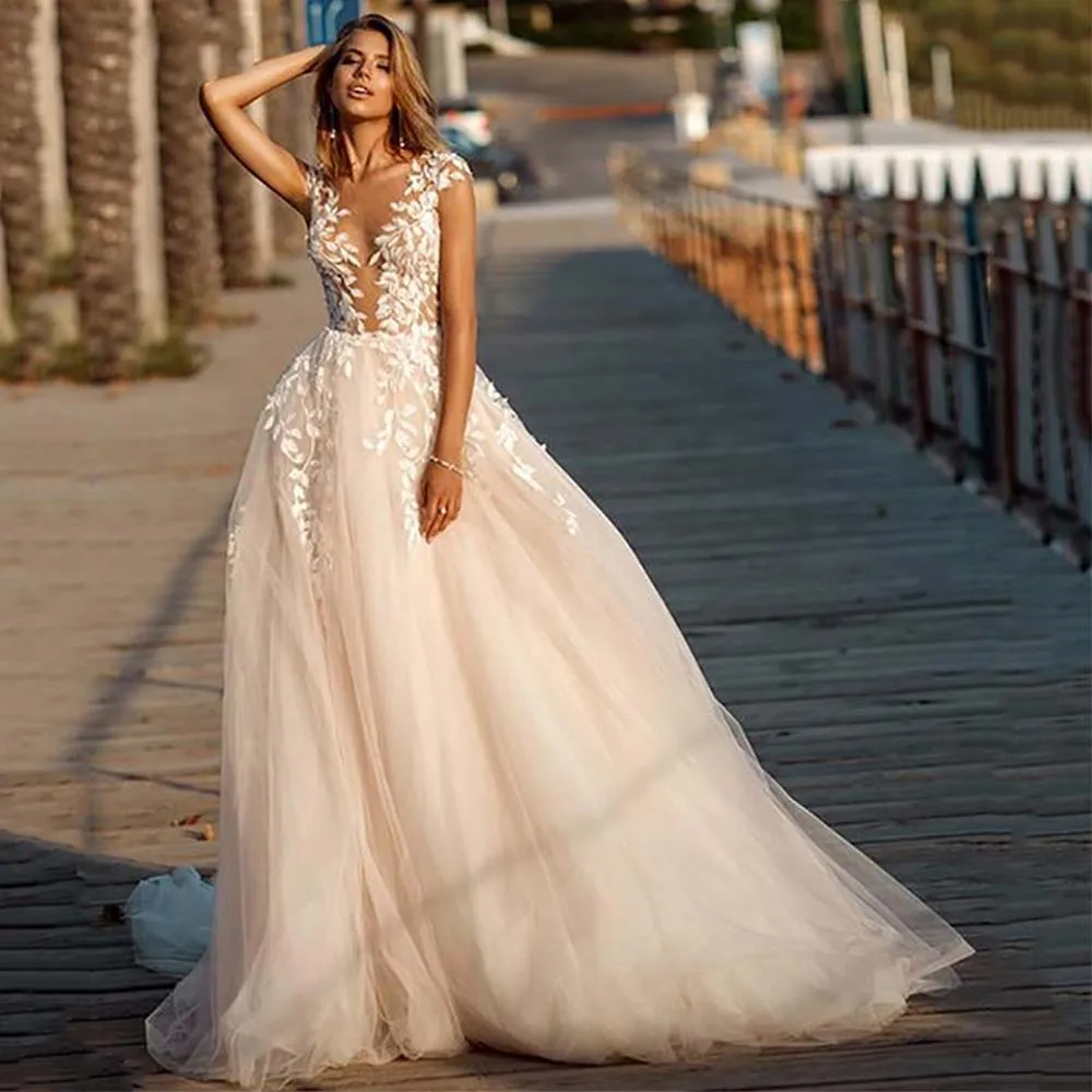 Bohemian Wedding Dresses 2022 Lace Appliques Beach Bride Gowns Illusion Back Puff Tulle Bridal Gown Backless Court Train Custom
Bohemian Wedding Dresses 2022 Lace Appliques Beach Bride Gowns Illusion Back Puff Tulle Bridal Gown Backless Court Train Custom