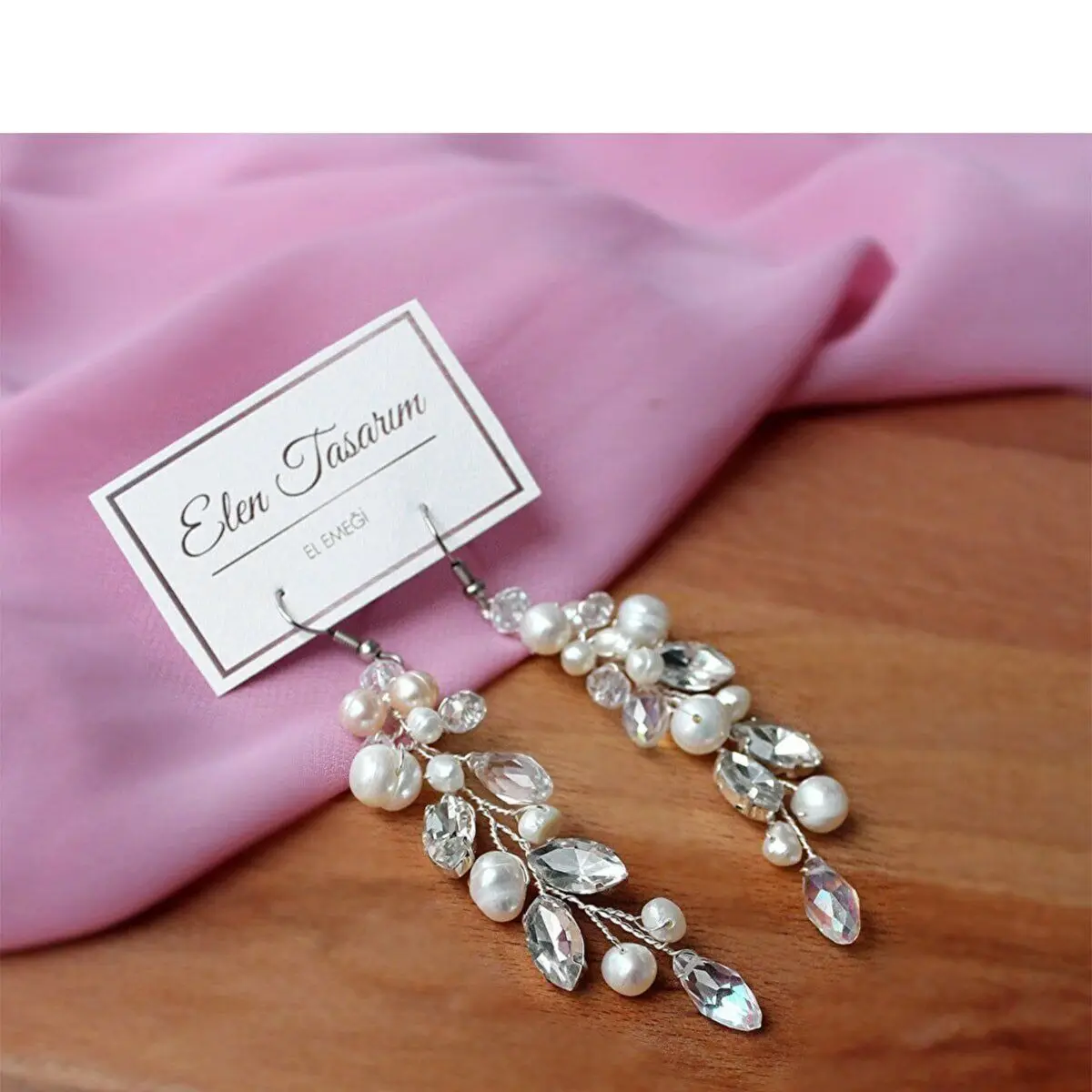 Natural Pearl Earrings Bride Earring Charming Bridal Crown wedding Hair Accessories for 2022 Marriage
Natural Pearl Earrings Bride Earring Charming Bridal Crown wedding Hair Accessories for 2022 Marriage