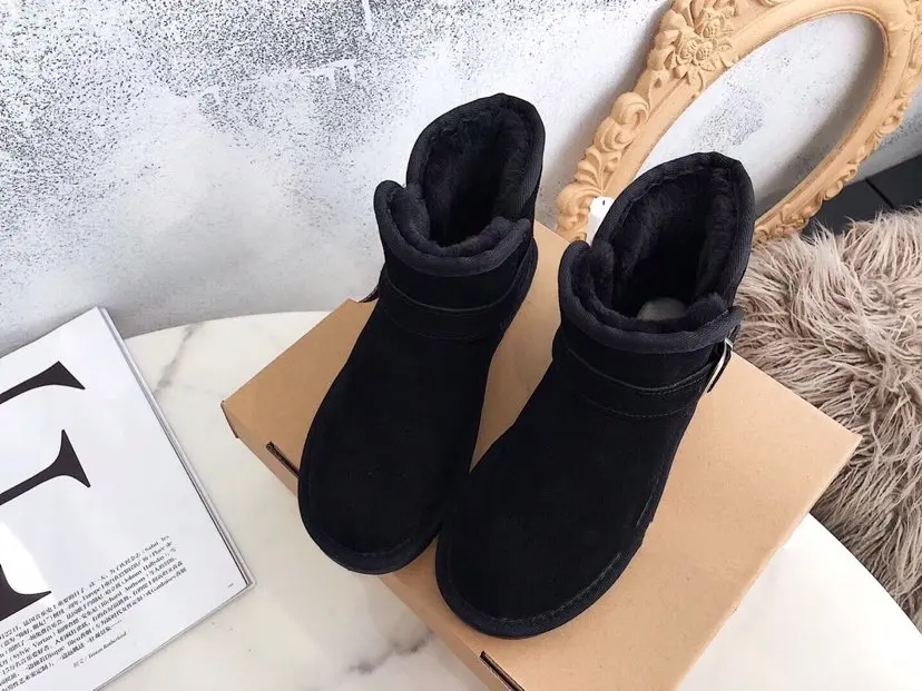 

Women Ankle Mini snow boots Sheepskin Plush fur keep warm boots with card dustbag Short Soft comfortable Casual shoes Beautiful