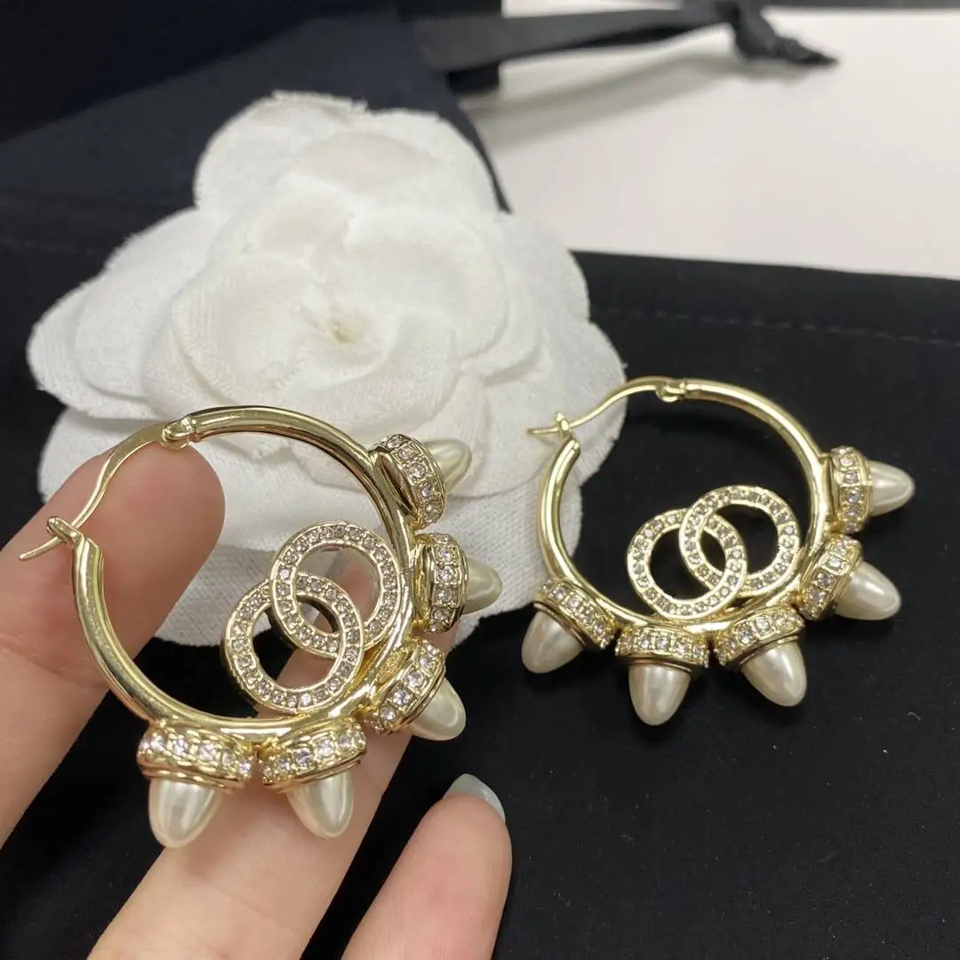 New Fashion Designer Luxury Brand Letter CC Earrings For Women Trendy Earrings Studs Jewelry Pearl Earrings For Female Party
New Fashion Designer Luxury Brand Letter CC Earrings For Women Trendy Earrings Studs Jewelry Pearl Earrings For Female Party