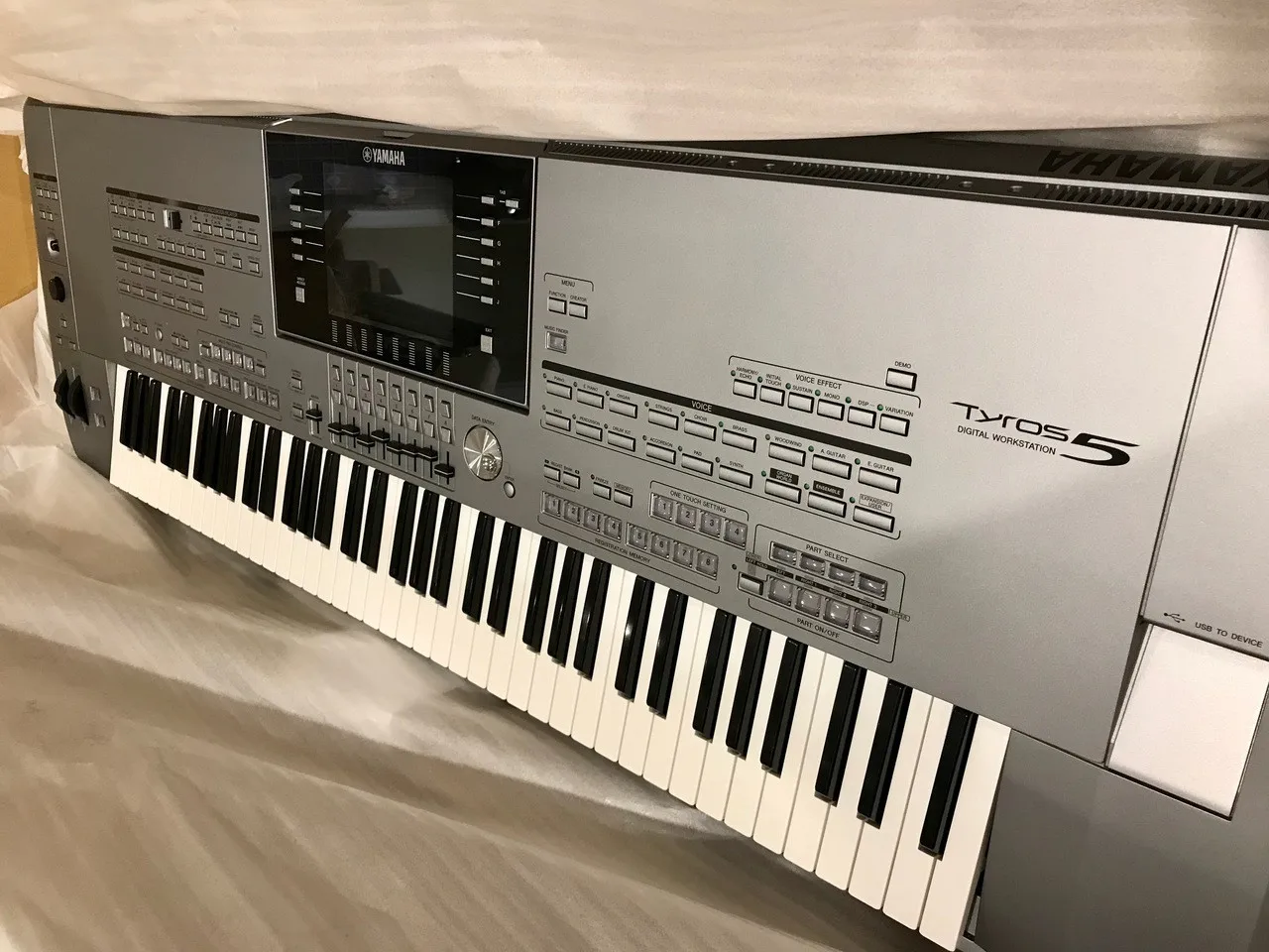 (BRAND NEW) AUTHENTIC Yamahas Genos Tyros 5 76 keys Tyros 7 61 keys Arranger Workstations 76-Key Digital Piano NEW
(BRAND NEW) AUTHENTIC Yamahas Genos Tyros 5 76 keys Tyros 7 61 keys Arranger Workstations 76-Key Digital Piano NEW