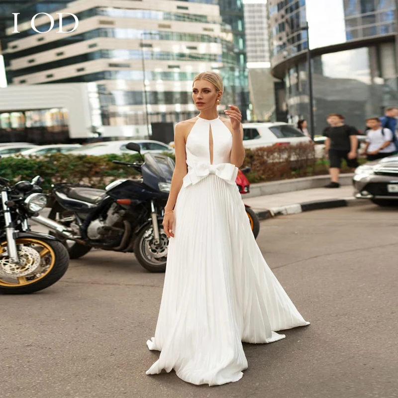 I OD Satin Elegant A Line Wedding Dress Halter Sleeveless Backless with Bow Belt Sexy Hollow Out Vestidos De Novia
I OD Satin Elegant A Line Wedding Dress Halter Sleeveless Backless with Bow Belt Sexy Hollow Out Vestidos De Novia