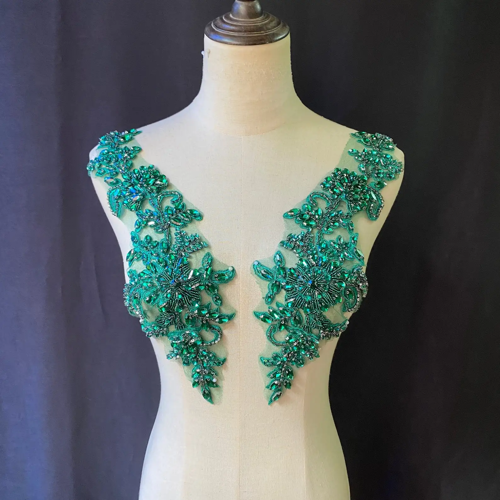 Emerald Green Rhinestone Appliqué for Dress Crystal Patch For Couture Bridal Dress Dance Costume
Emerald Green Rhinestone Appliqué for Dress Crystal Patch For Couture Bridal Dress Dance Costume