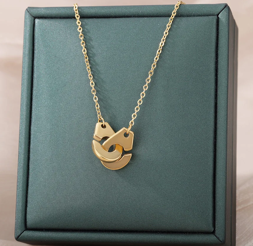 Gothic Handcuff Necklace For Women Men 2022 Charm Vintage Freedom Love Chain Necklaces Stainless Steel Jewelry Collars
Gothic Handcuff Necklace For Women Men 2022 Charm Vintage Freedom Love Chain Necklaces Stainless Steel Jewelry Collars
