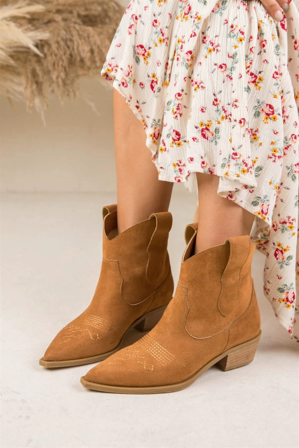 Maxim Quality Faux Leather Suede Western Embroidered Women's Boots Poshnmore Tan Beige Black Shoes Loafer Oxford
Maxim Quality Faux Leather Suede Western Embroidered Women's Boots Poshnmore Tan Beige Black Shoes Loafer Oxford