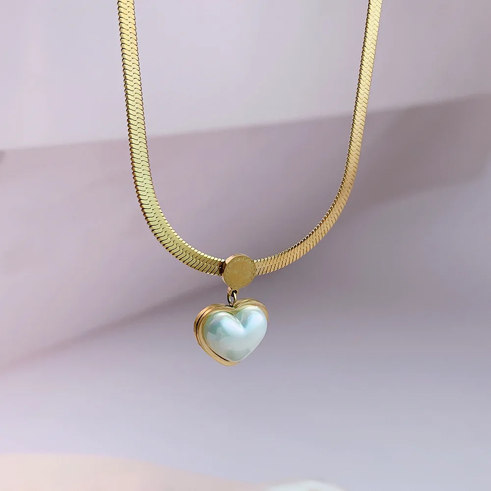Titanium Steel Heart Love Necklace Simple Stainless Steel Flat Snake Chain Clavicle Chain Necklace For Woman Dropshipping
Titanium Steel Heart Love Necklace Simple Stainless Steel Flat Snake Chain Clavicle Chain Necklace For Woman Dropshipping