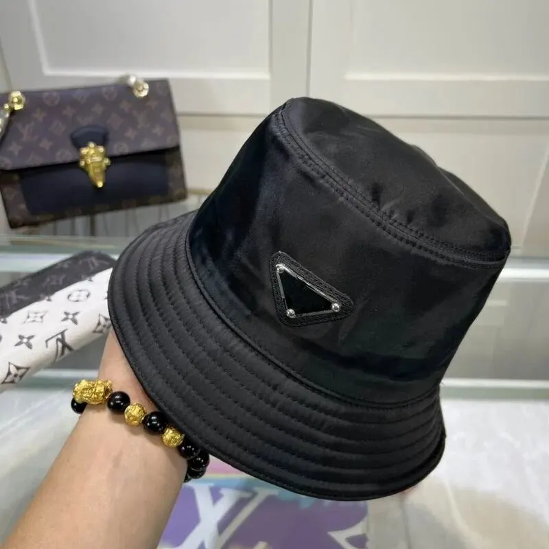 

Sunmmer Design Metal Logo Triangle Bucket Hat Classical Sunshade Cap Black Fashion Hat Sale