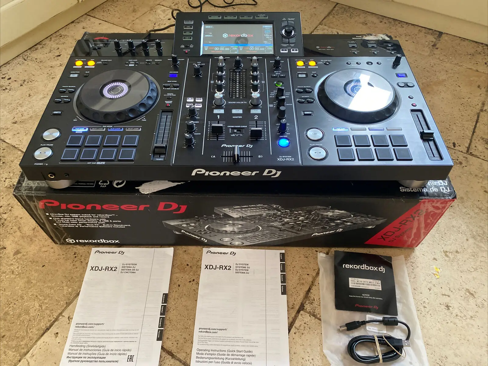 HOT SALES pioneer XDJ-RX2 DJ controller BOXED with instructions/power supply IMMACULATE
HOT SALES pioneer XDJ-RX2 DJ controller BOXED with instructions/power supply IMMACULATE
