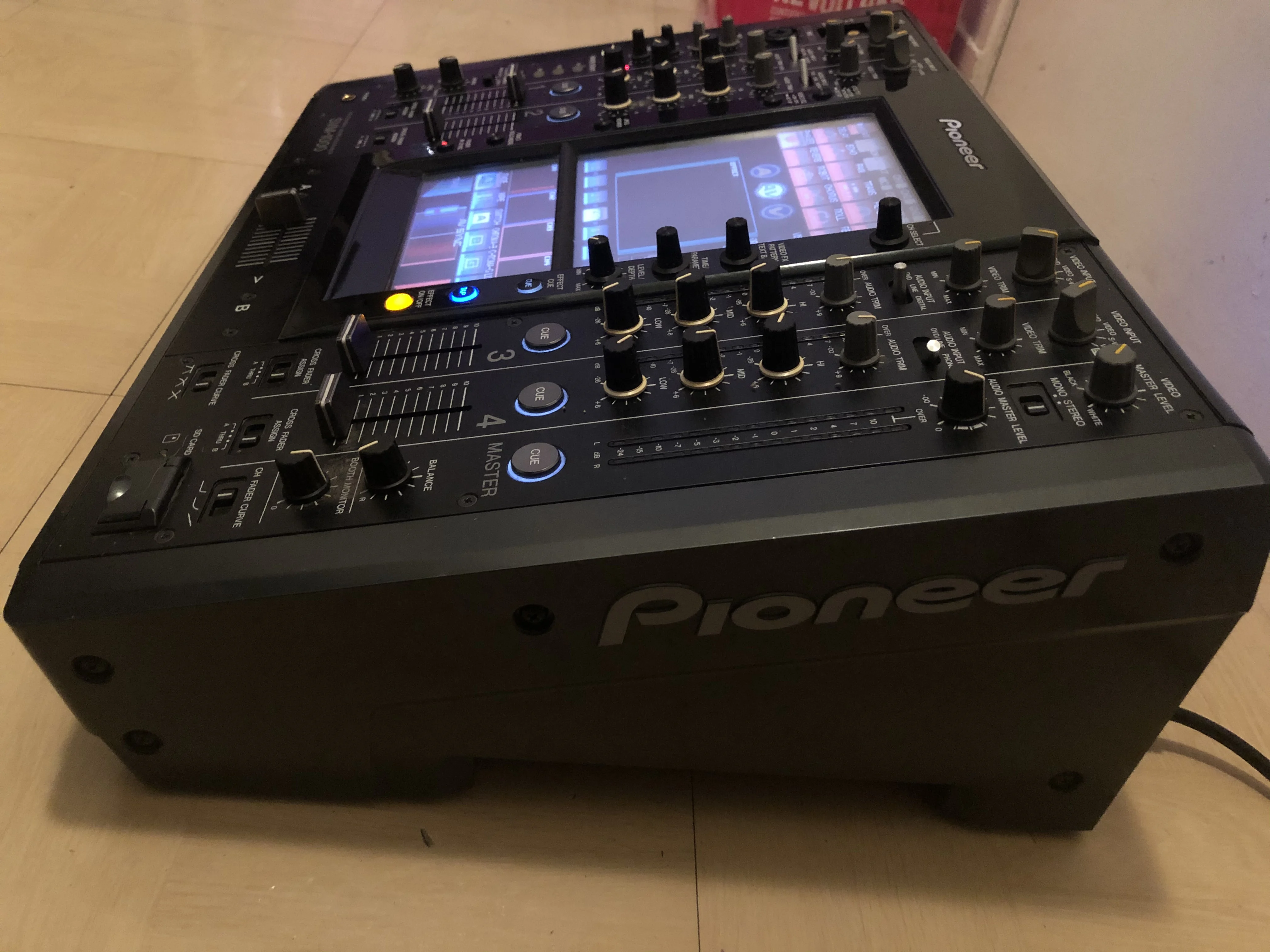 READY TO SHIP Pioneer SVM-1000 Pro Audio/Video Mixer 24bit-96 khz analogue to digital-digital to analogue converters (OK)
READY TO SHIP Pioneer SVM-1000 Pro Audio/Video Mixer 24bit-96 khz analogue to digital-digital to analogue converters (OK)