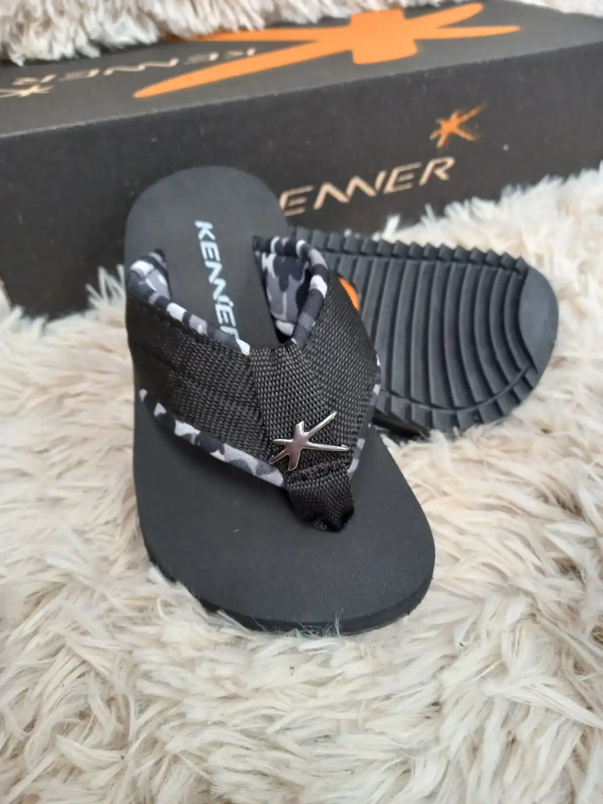 Children's Kenner Slipper Sandal/trend/comfort/quality/Oliver store/new summer collection
Children's Kenner Slipper Sandal/trend/comfort/quality/Oliver store/new summer collection