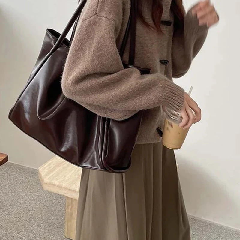 Solid Color Soft Large Capacity Tote Bag Simple Ruched Shoulder Handbag College Student Kpop Schoolbag Women's Leather Bag Black
Solid Color Soft Large Capacity Tote Bag Simple Ruched Shoulder Handbag College Student Kpop Schoolbag Women's Leather Bag Black