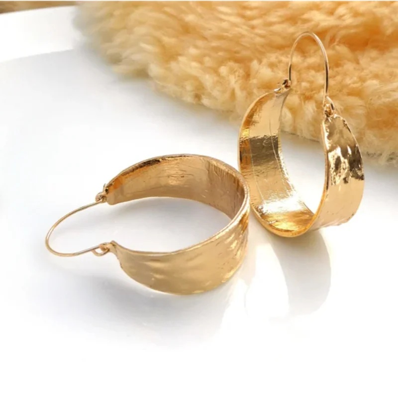 

Gold Chunky Wide Hoop Earrings Boho Hammered Hoops Large Textured Hoops Bold Basket Ear Accessories for Women Circle Wide Huggie