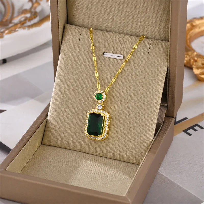 European and American style fashion retro green red zircon necklace geometric square personality ladies temperament pendant
European and American style fashion retro green red zircon necklace geometric square personality ladies temperament pendant
