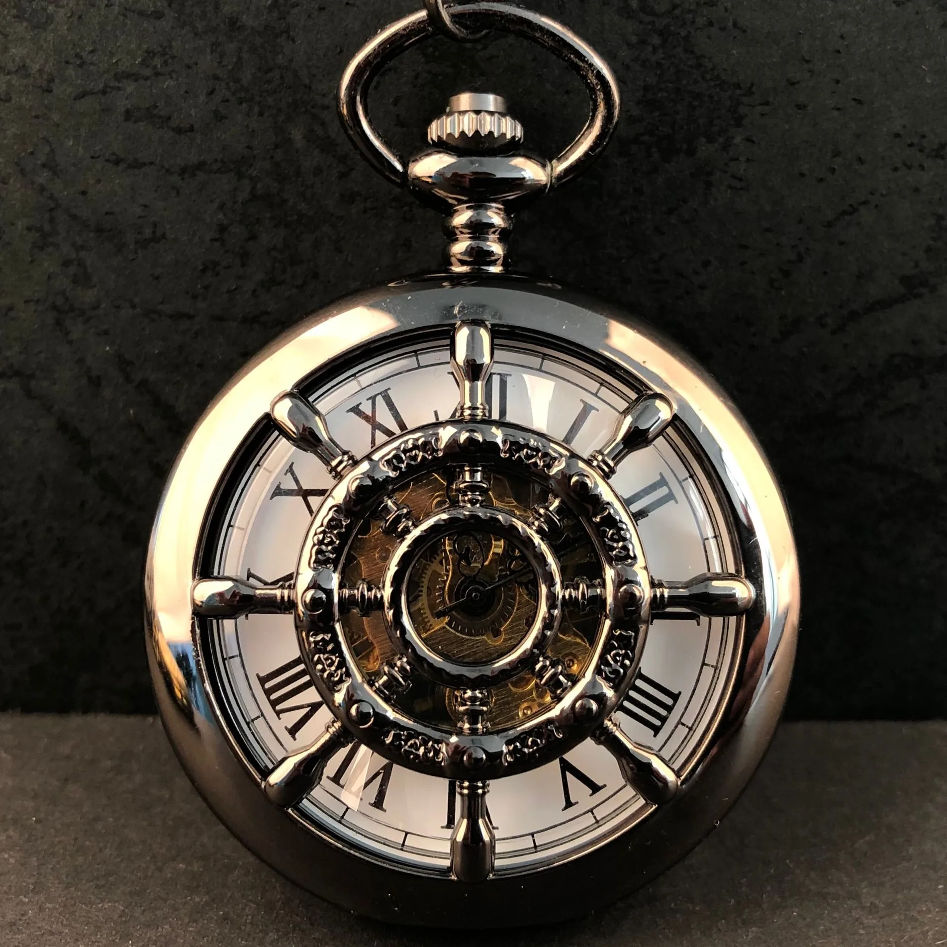 Black Charm Skeleton Pocket Fob Watches Mechanical Hand-winding Vintage Half Hunter Mens Pocket Watch Necklace with Chain Gifts
Black Charm Skeleton Pocket Fob Watches Mechanical Hand-winding Vintage Half Hunter Mens Pocket Watch Necklace with Chain Gifts