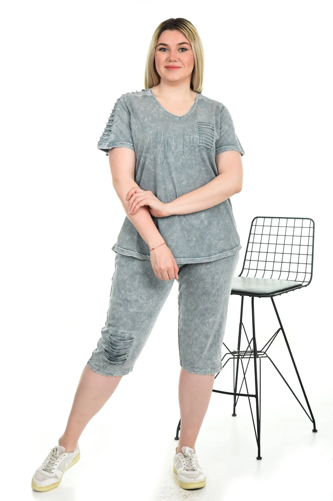 Diaves Plus Size Woman Summer Fashion Causal Sports Track Suits Capri Pants Beautiful Designed T-Shirt Turkish Quality
Diaves Plus Size Woman Summer Fashion Causal Sports Track Suits Capri Pants Beautiful Designed T-Shirt Turkish Quality