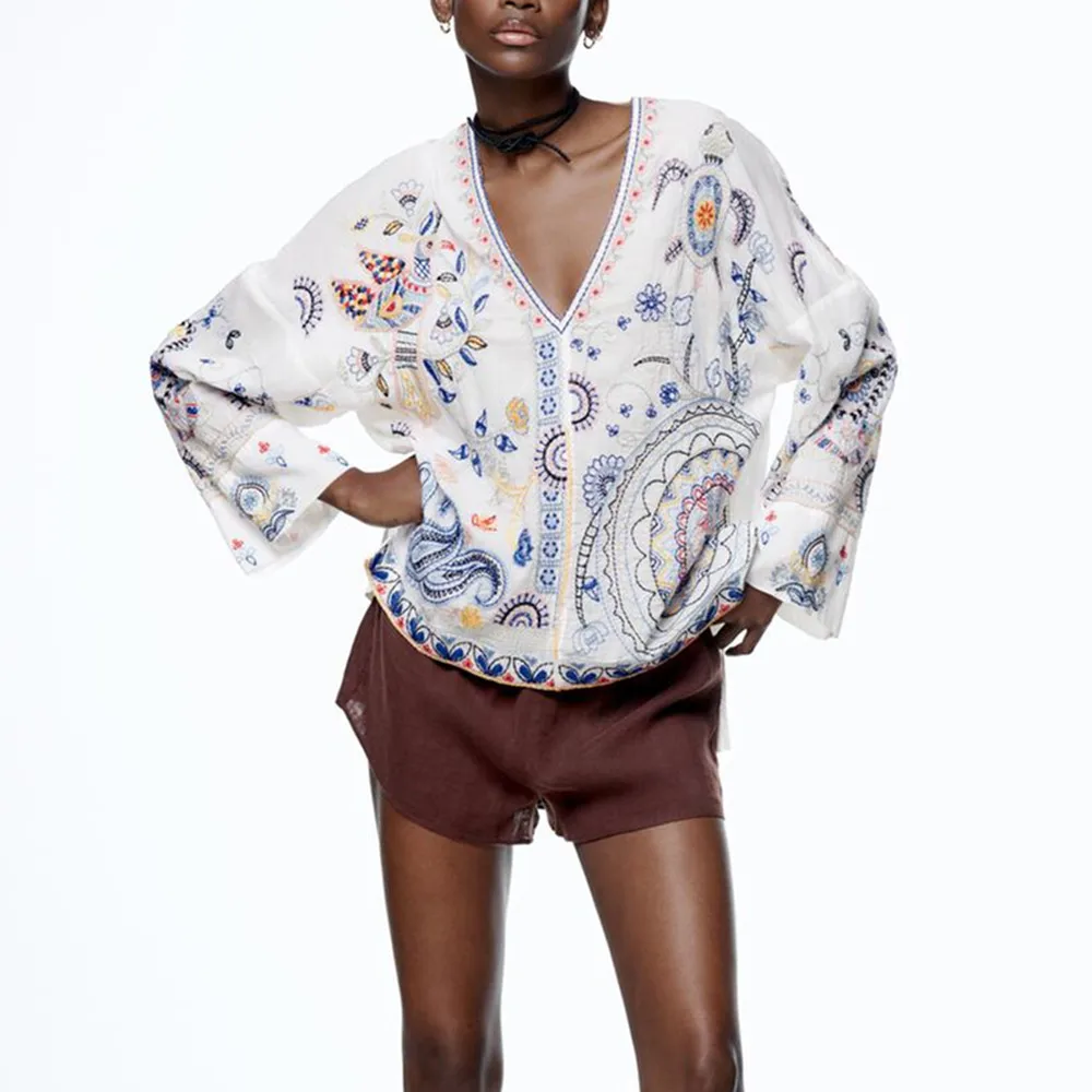PB&ZA 2022 Summer New Women's Clothing White Side Slit Long-sleeved V-neck Embroidered Blouse Retro Ethnic Shirt 5107241
PB&ZA 2022 Summer New Women's Clothing White Side Slit Long-sleeved V-neck Embroidered Blouse Retro Ethnic Shirt 5107241