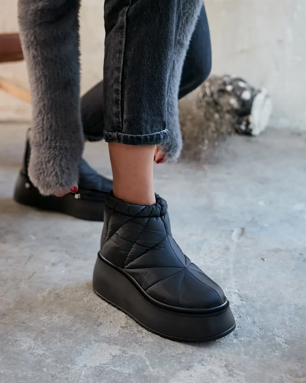 Caky Women's Black Parachute Short Boot Platform Waterproof 2023 Winter Designer High Sole Quality Shoes for Ladies Girl Bootie
Caky Women's Black Parachute Short Boot Platform Waterproof 2023 Winter Designer High Sole Quality Shoes for Ladies Girl Bootie