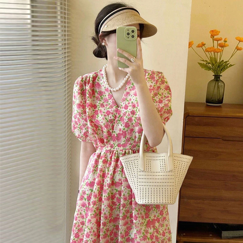Clothland Women Sweet Pink Floral Midi Dress V Neck High Waist Short Sleeve Back Sashes Cute Summer Dresses Vestido QB133
Clothland Women Sweet Pink Floral Midi Dress V Neck High Waist Short Sleeve Back Sashes Cute Summer Dresses Vestido QB133