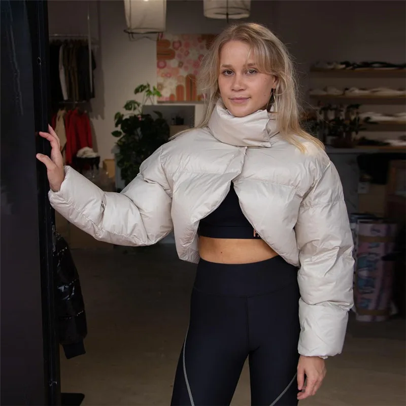 Трендовая женская одежда HOTCY, модный однотонный кардиган с воротником-стойкой из хлопка, плотное зимнее пальто для женщин, уличная одежда
Трендовая женская одежда HOTCY, модный однотонный кардиган с воротником-стойкой из хлопка, плотное зимнее пальто для женщин, уличная одежда