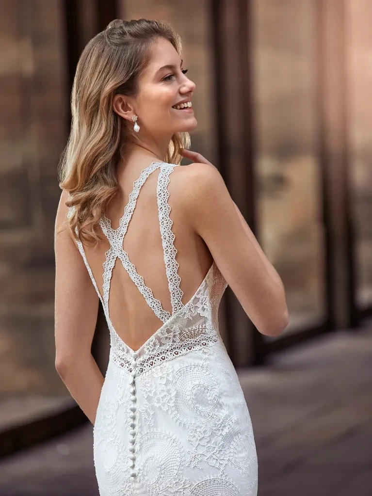 2023 новый стиль кружевное платье с высокой талией силуэт русалки с перекрестной спинкой
2023 новый стиль кружевное платье с высокой талией силуэт русалки с перекрестной спинкой