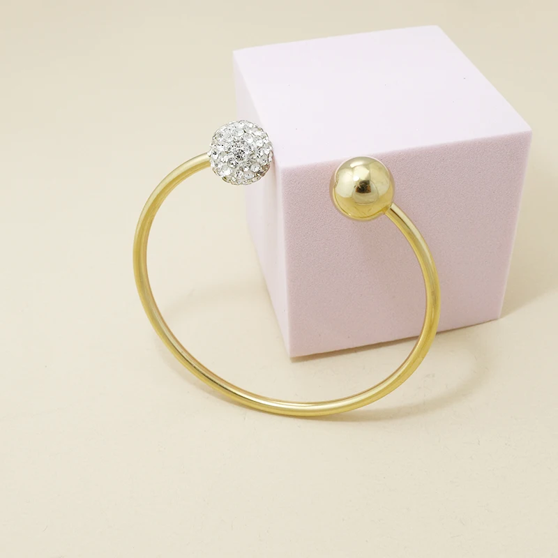 Exquisite Stainless Steel Bracelet Personality Fashion C-shaped Opening Ball Full Of iamonds Small fresh jewelry
Exquisite Stainless Steel Bracelet Personality Fashion C-shaped Opening Ball Full Of iamonds Small fresh jewelry