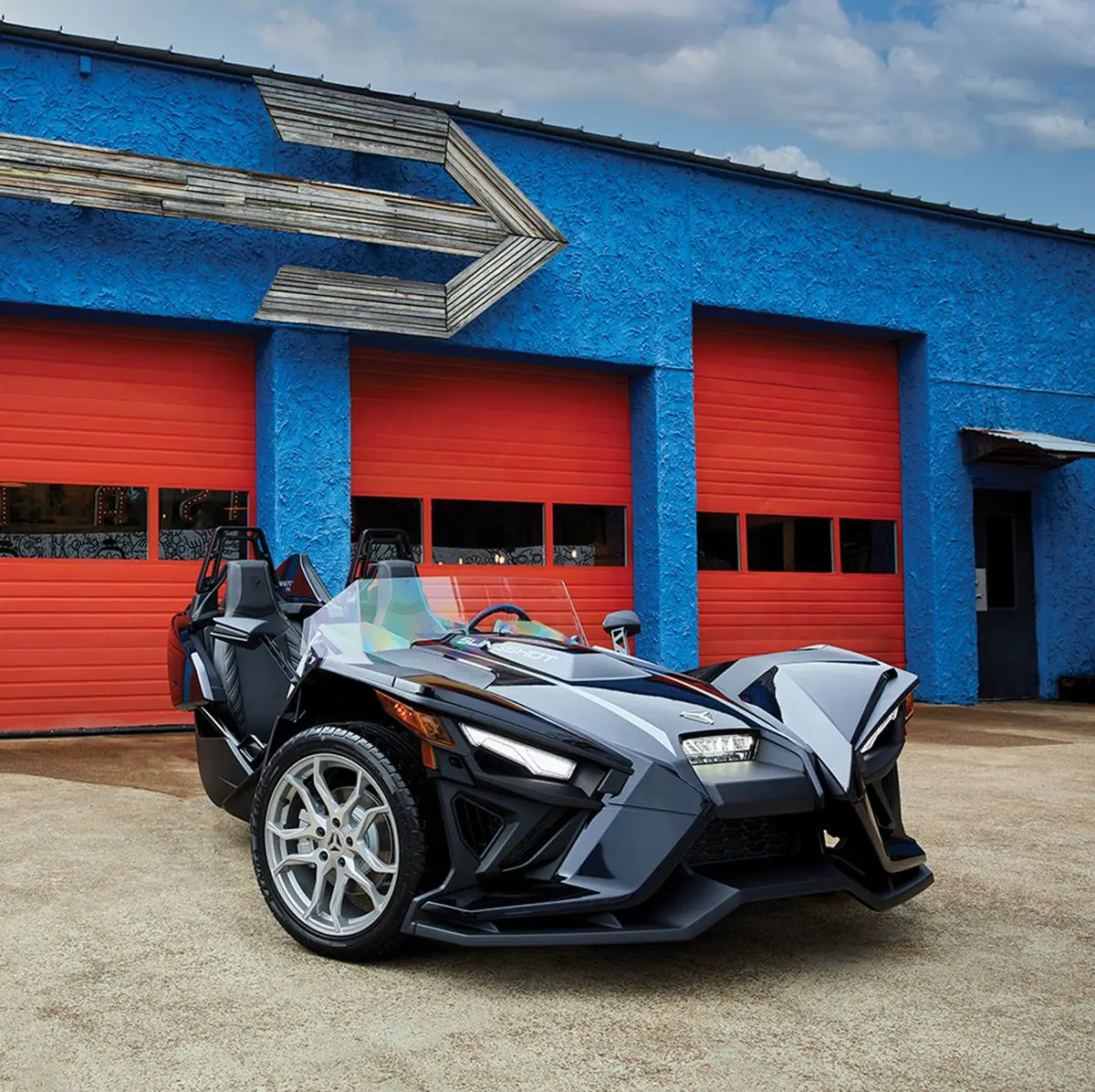 2023 New Version Design Slingshot 3 Wheeler Vehicle With Powerful Face & Enhanced Features.
2023 New Version Design Slingshot 3 Wheeler Vehicle With Powerful Face & Enhanced Features.