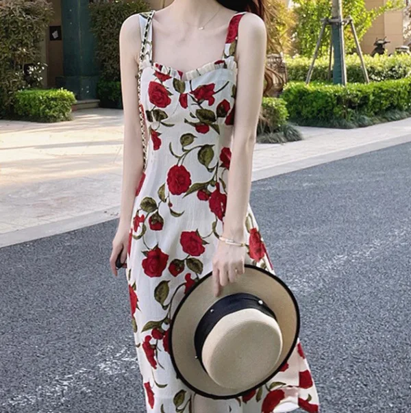 Floral suspender dress female summer 2023 new tea break French chiffon seaside holiday temperament long dress
Floral suspender dress female summer 2023 new tea break French chiffon seaside holiday temperament long dress
