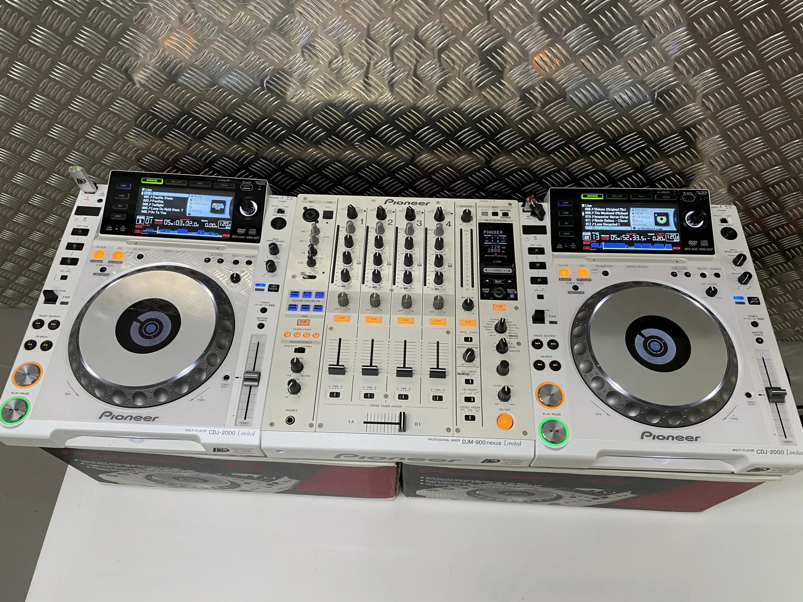 Большая промо-акция, купи 2 ПОЛУЧИ 1 бесплатно, Pioneer DJ набор Nexus 2, DJ набор 2 CDJ 2000 NXS2 плееры 1 DJM 900 NXS2 микшер, Новинка
Большая промо-акция, купи 2 ПОЛУЧИ 1 бесплатно, Pioneer DJ набор Nexus 2, DJ набор 2 CDJ 2000 NXS2 плееры 1 DJM 900 NXS2 микшер, Новинка