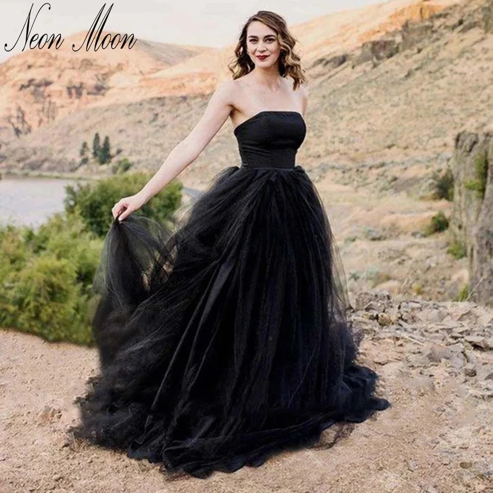 Unique Strapless Tiered Black Bridal Gown Sleeveless Court Train Wedding Dress Backless Tulle Chic Elegant Vestidos De Novia
Unique Strapless Tiered Black Bridal Gown Sleeveless Court Train Wedding Dress Backless Tulle Chic Elegant Vestidos De Novia