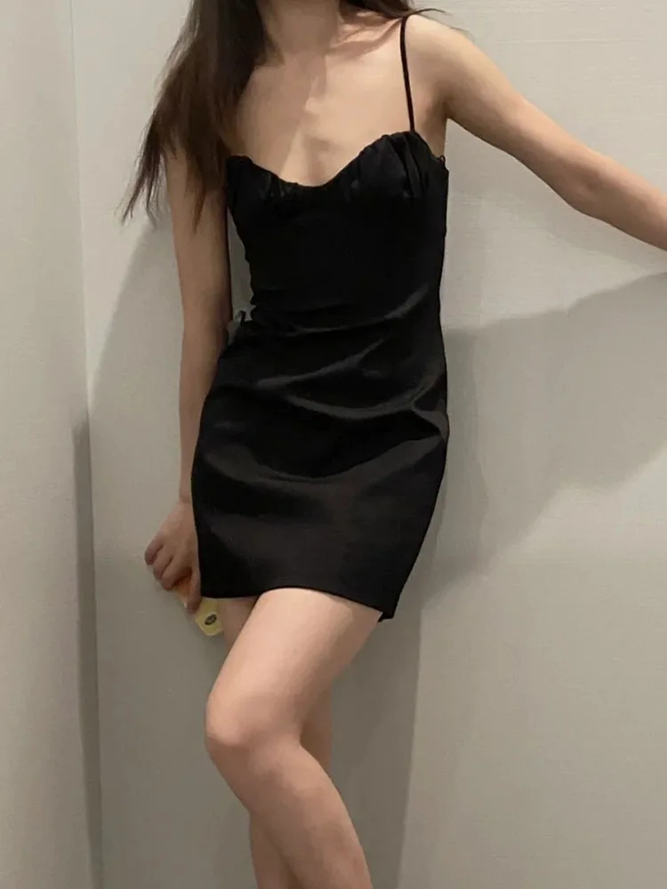 Zach AiIsa2022 summer new women's fashion temperament black pleated texture high waist slim sexy wrap chest strap dress
Zach AiIsa2022 summer new women's fashion temperament black pleated texture high waist slim sexy wrap chest strap dress