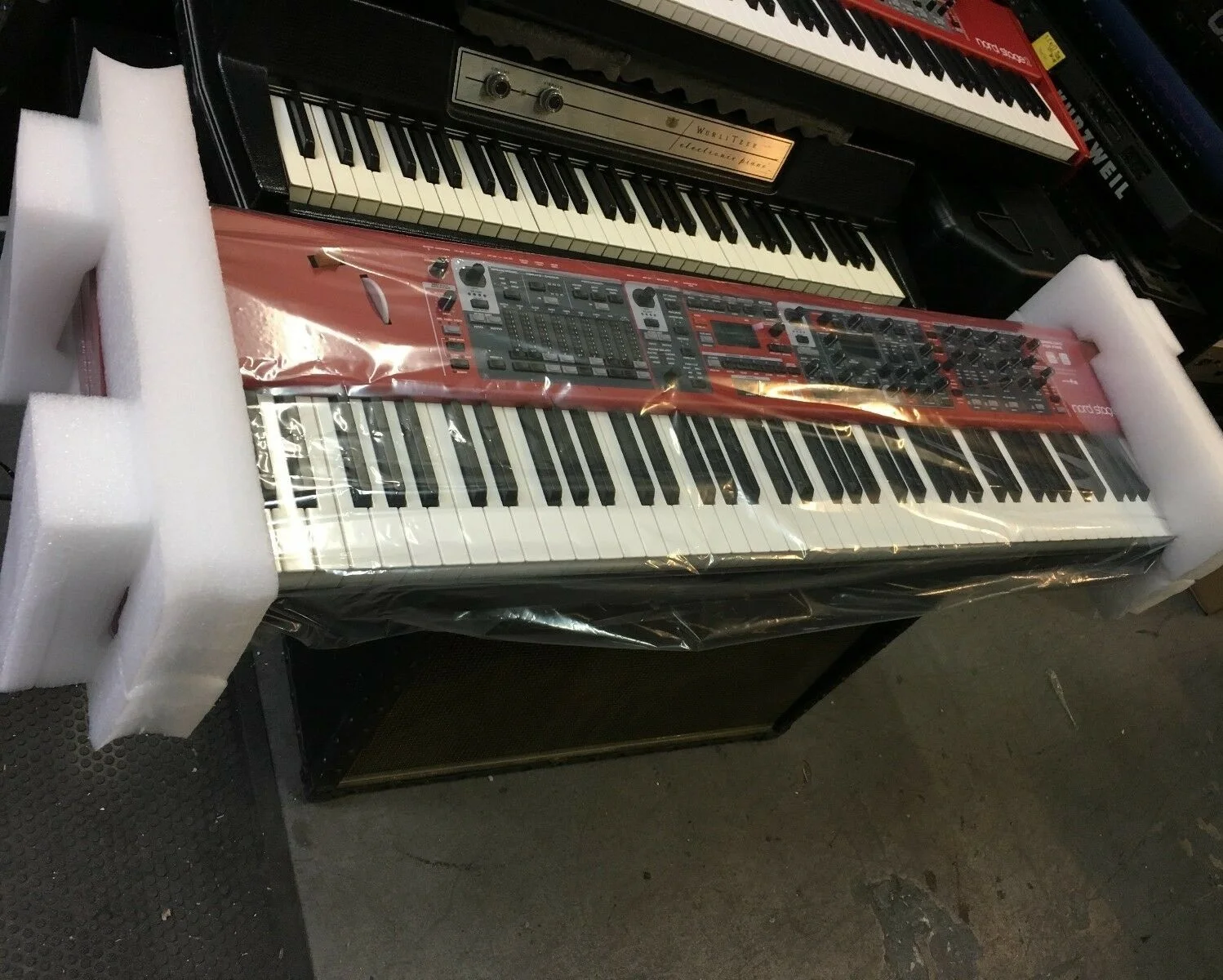 Совершенно новый пианино Nord Stage 3 88, полностью утяжеленная клавиатура с молотком, цифровое пианино
Совершенно новый пианино Nord Stage 3 88, полностью утяжеленная клавиатура с молотком, цифровое пианино