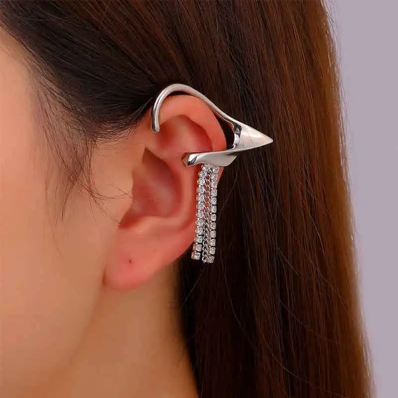 2022 New Fashion Personality Tassel Ear Clip Earrings for Women No-Hole Ear Clip Jewelry Copper Alloy Ear Clip Silver Ear Hook
2022 New Fashion Personality Tassel Ear Clip Earrings for Women No-Hole Ear Clip Jewelry Copper Alloy Ear Clip Silver Ear Hook