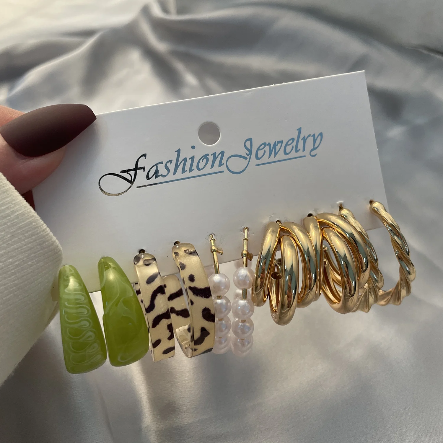 Trendy Exquisite Pearl Metal Dangle Earrings Set for Women Fashion Geometric Acrylic Circle Drop Earrings Girls Party Jewelry
Trendy Exquisite Pearl Metal Dangle Earrings Set for Women Fashion Geometric Acrylic Circle Drop Earrings Girls Party Jewelry