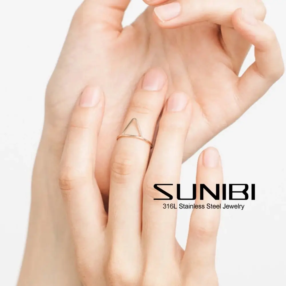 SUNIBI Geometric Triangle Ladies Stainless Steel Ring Fashion Hollow Gold Stackable Mid Length Ring Party Gift Wholesale
SUNIBI Geometric Triangle Ladies Stainless Steel Ring Fashion Hollow Gold Stackable Mid Length Ring Party Gift Wholesale