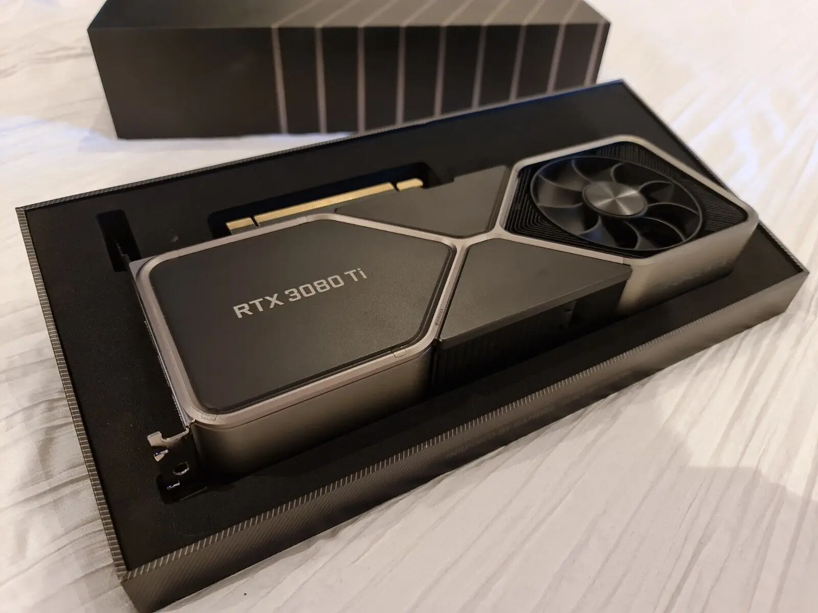 Новая Оригинальная видеокарта CC NVIDIA GeForce RTX 3080 Founders Edition 10 Гб GDDR6X
Новая Оригинальная видеокарта CC NVIDIA GeForce RTX 3080 Founders Edition 10 Гб GDDR6X