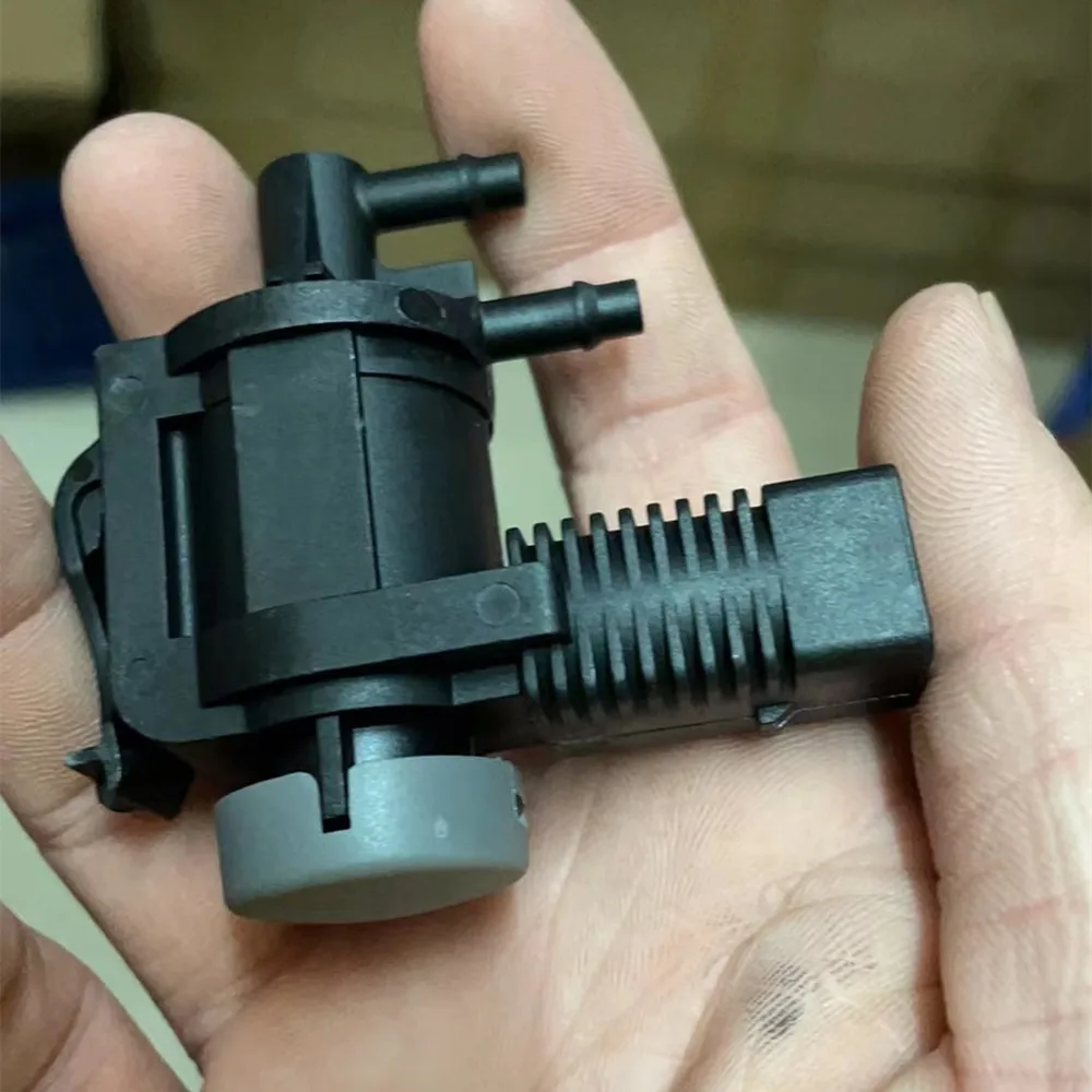 1pc 1J0906283C EGR Vacuum Solenoid Valve For VW for Jetta for Golf 1.6TDI 1.9TDI 2.0TDI OEM 1K0 906 283A 1K0906283A
1pc 1J0906283C EGR Vacuum Solenoid Valve For VW for Jetta for Golf 1.6TDI 1.9TDI 2.0TDI OEM 1K0 906 283A 1K0906283A