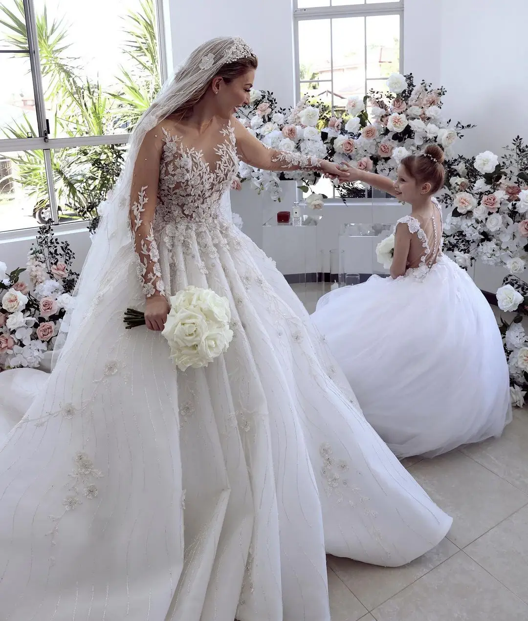 Plus Size Boho Wedding Dresses Bohemian Long Sleeve Lace Appliqued Beaded Wedding Gowns Beach Bridal Dress Robe De Soiree
Plus Size Boho Wedding Dresses Bohemian Long Sleeve Lace Appliqued Beaded Wedding Gowns Beach Bridal Dress Robe De Soiree