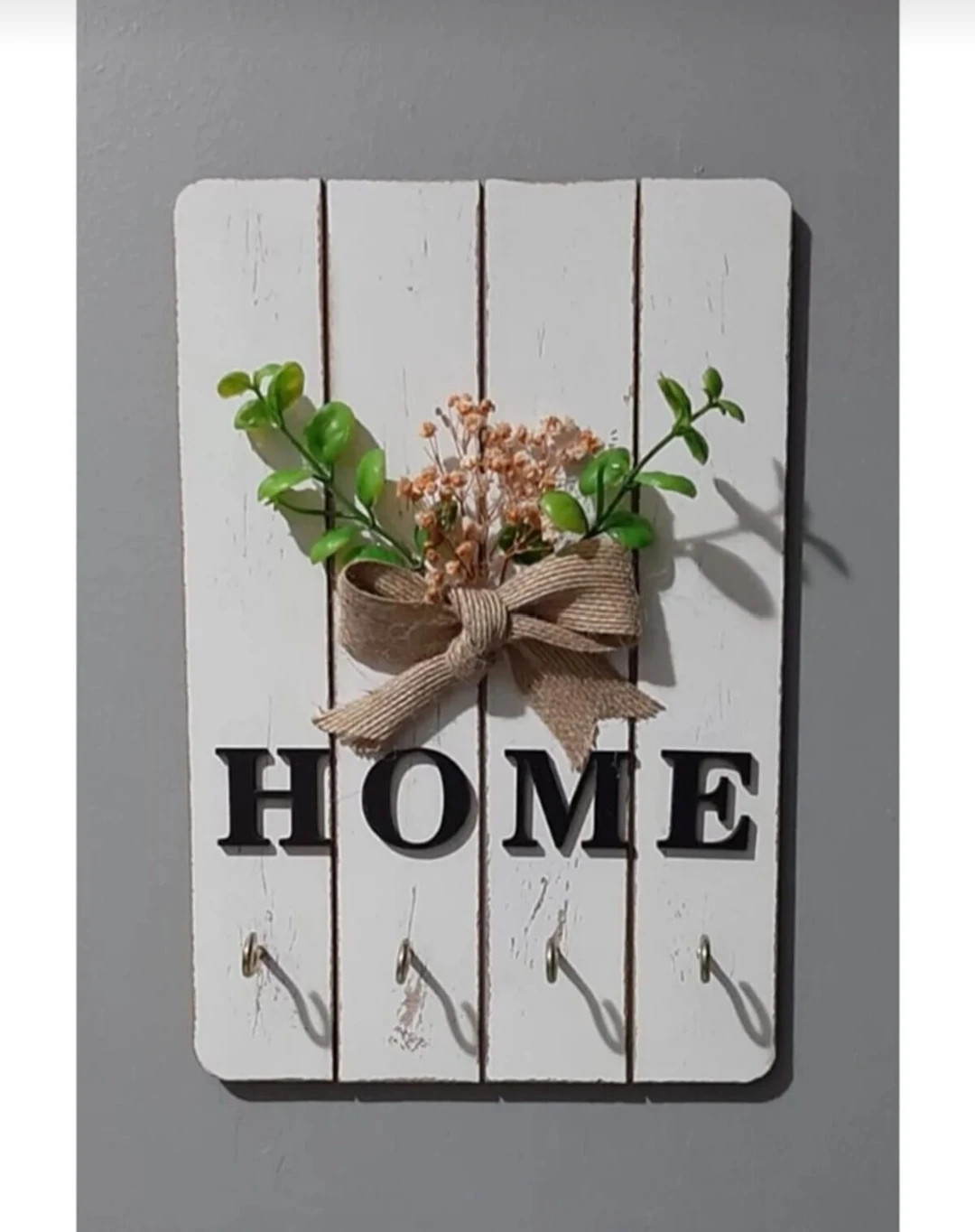 Wooden Hanging Wall Key Holder White Keychain Hanger Artificial Flower Ornament Sticker Metal 4 Hooks Home Letters Entrance Door
Wooden Hanging Wall Key Holder White Keychain Hanger Artificial Flower Ornament Sticker Metal 4 Hooks Home Letters Entrance Door