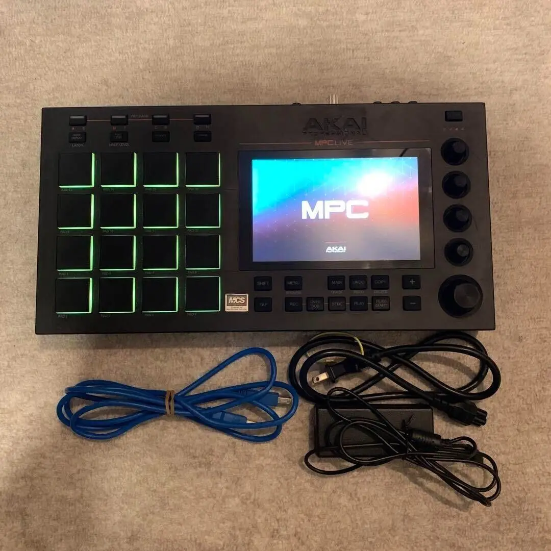 Высокое качество, профессиональный автономный пробоотборник и последователь Akai MPC Live II
Высокое качество, профессиональный автономный пробоотборник и последователь Akai MPC Live II