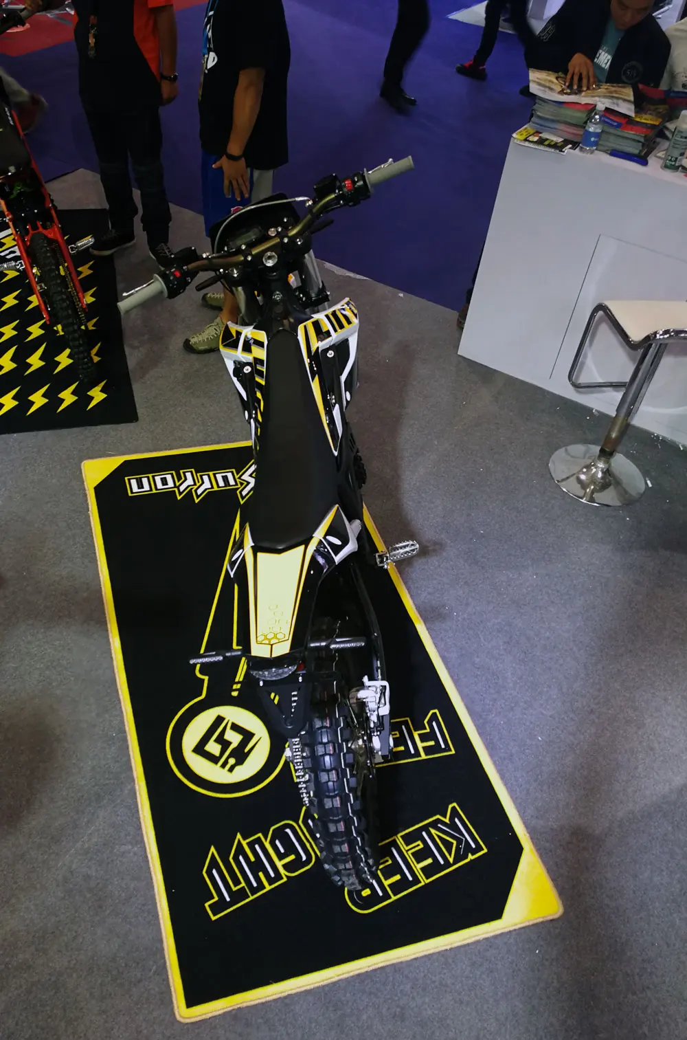 HIGH QUALITY V ON Dirt Bike Electric Motorcycle Ready To Ship Sur Ron 90V Storm Bee
HIGH QUALITY V ON Dirt Bike Electric Motorcycle Ready To Ship Sur Ron 90V Storm Bee