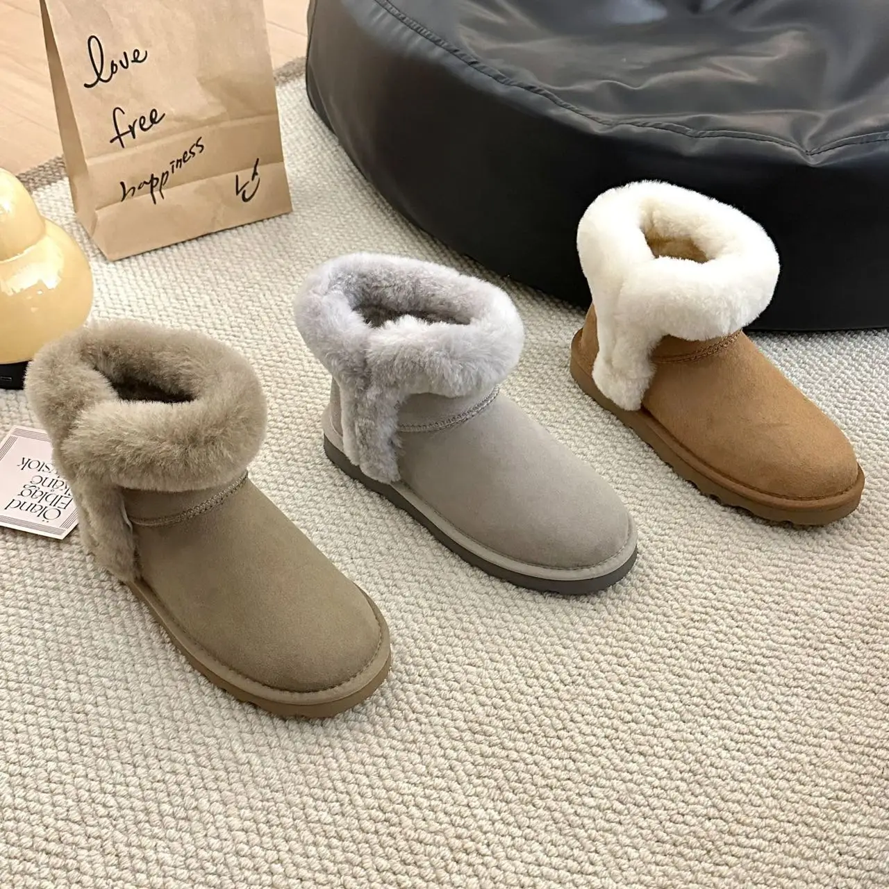 VAINAS European Brand genuine leather Classic Boots Winter Short Boots Fur Ladies Snow Boots Real Sheepskin Boots 200
VAINAS European Brand genuine leather Classic Boots Winter Short Boots Fur Ladies Snow Boots Real Sheepskin Boots 200